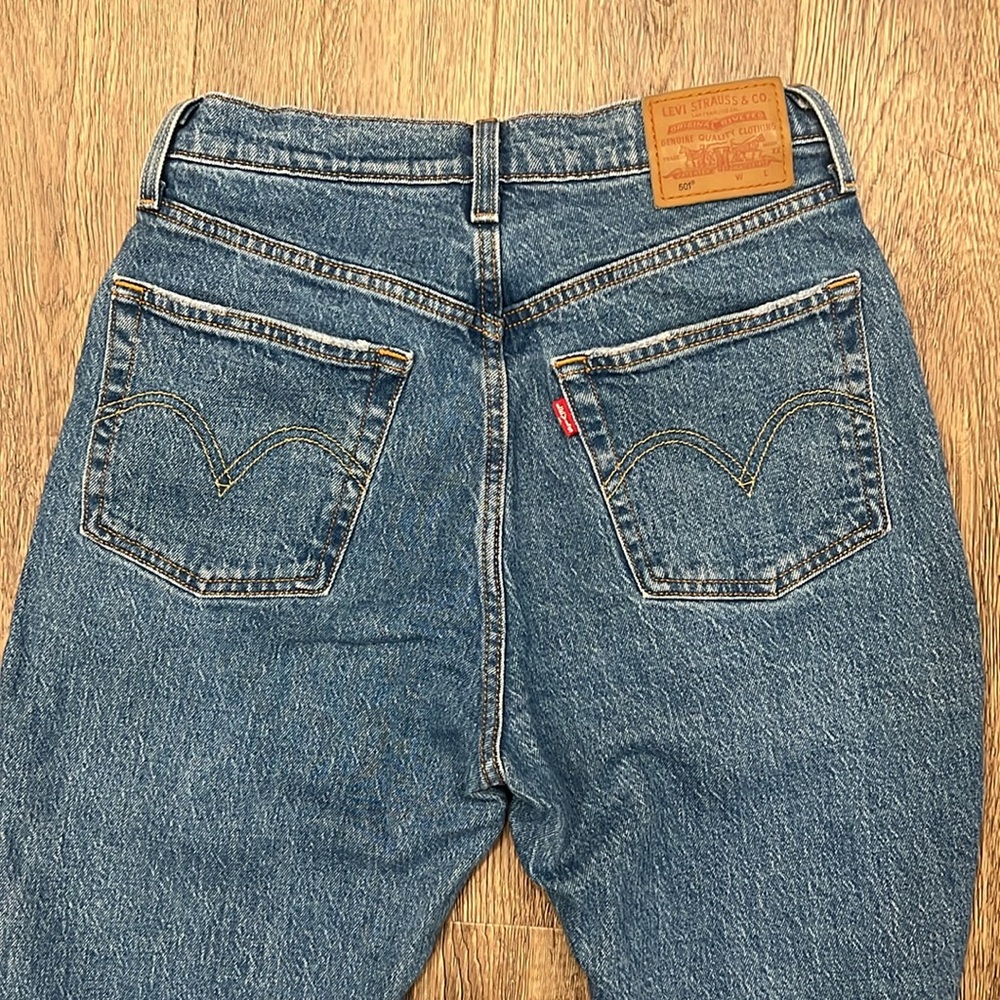 Women’s denim Levi’s jeans